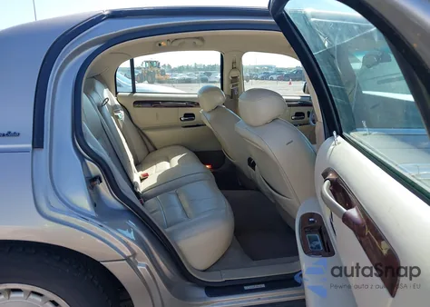 2002 Lincoln Town Car Executive from USA, damaged, VIN 1LNHM81W72Y632938